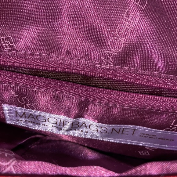 Maggie Bags Red Seat Belt Style Wristlet - Picture 6 of 8